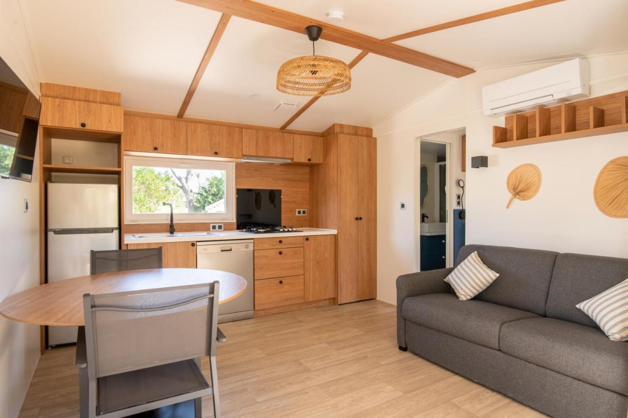 מלון רמטואל Toison D'Or מראה חיצוני תמונה Interior of a mobile home