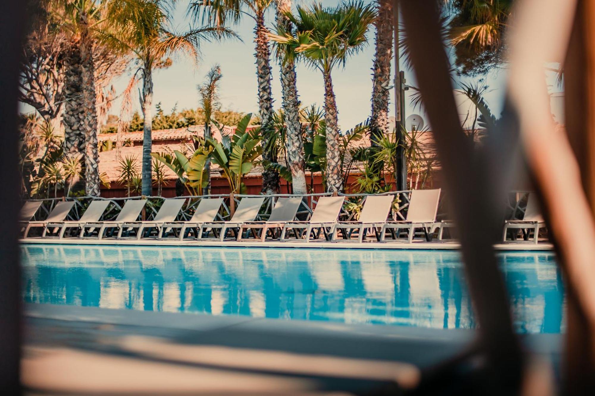 מלון רמטואל Toison D'Or מראה חיצוני תמונה The swimming pool at the hotel